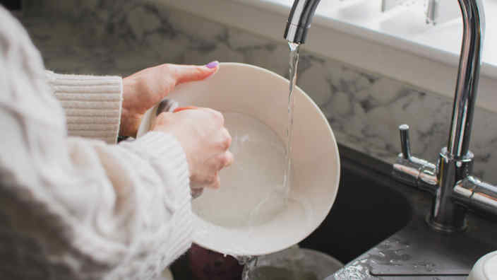 article - thumbnail article The_Dishes__Deadlines_Can_Wait