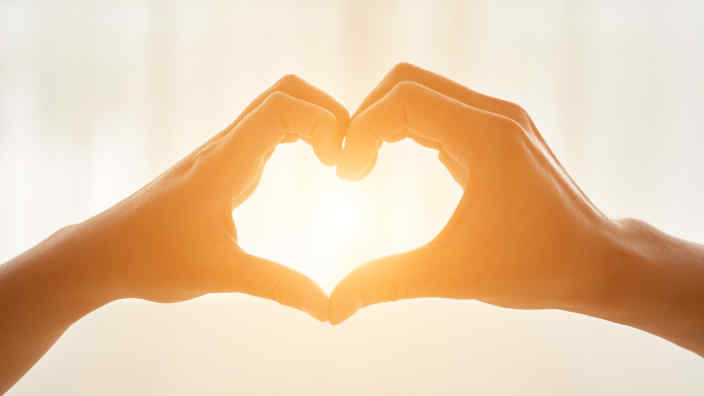 article - thumbnail article what_makes_christian_love_different